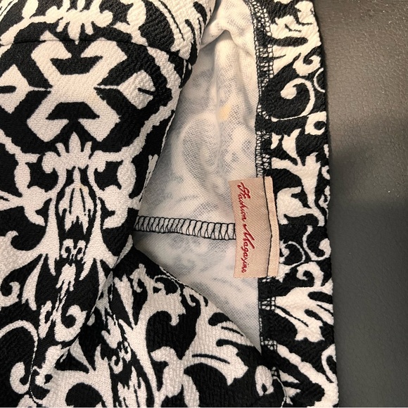 Strapless black and white scroll print top - Picture 5 of 7